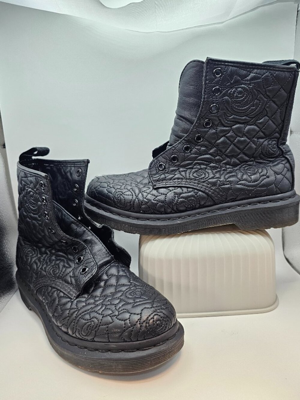 Dr. Martens Brause 1460 Combat Boots, Women's 7 • Black Mono Quilted Rose • Rare